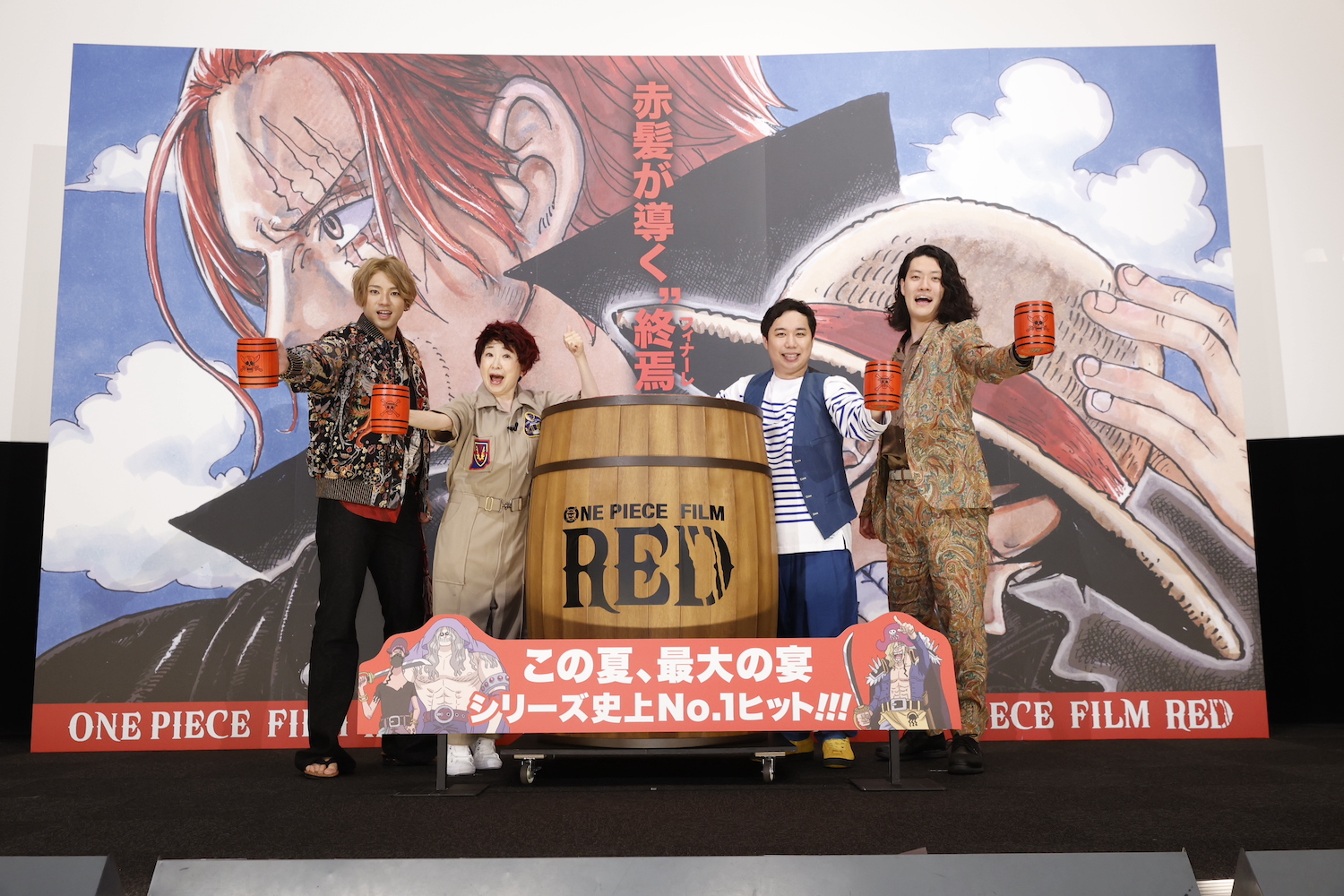 クラゲ海賊団の宴 オフィシャルレポート到着 One Piece Film Red 公式サイト